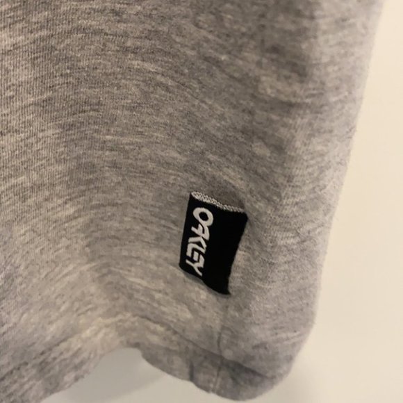 Oakley gray sleeveless tank top size small - Picture 8 of 8